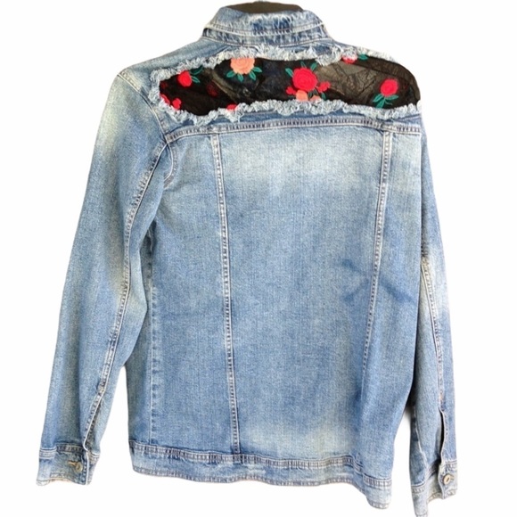 ARIZONA Jeans Distressed Denim Jacket Size Medium - Picture 2 of 8